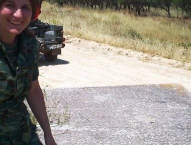 Αυτή είναι η πρώτη Ελληνίδα Εθνοφύλακας: Greek sniper με βολή «one shot one kill»